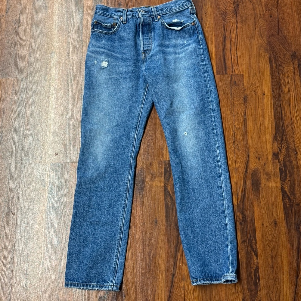 Levi's Women’s Blue Distressed Straight-Leg Jeans